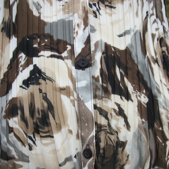east 5th Chocolate Coffee Mocha Rose Button Up - Picture 5 of 7